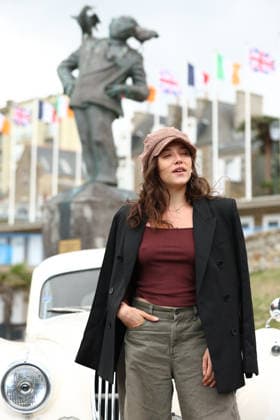 October 8, 2026, Dinard, Bretagne, France: ZOE ADJANI poses during the cabin inauguration during the 37th Dinard British and Irish Film Festival in Dinard, France. Dinard France - ZUMAc179 20261008_zep_c179_025 Copyright: xMickaelxChavetx