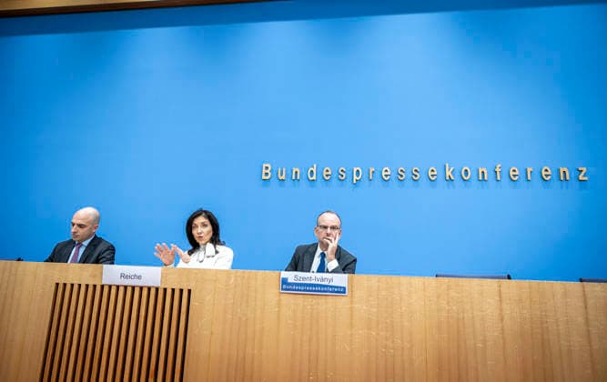 Katherina Reiche, Bundesministerin fuer Wirtschaft und Energie, stellt die Herbstprojektion 2026 der Bundesregierung im Rahmen einer Bundespressekonferenz vor, in Berlin, 08.10.2026. Berlin Deutschland Copyright: xYonaxElsnerx