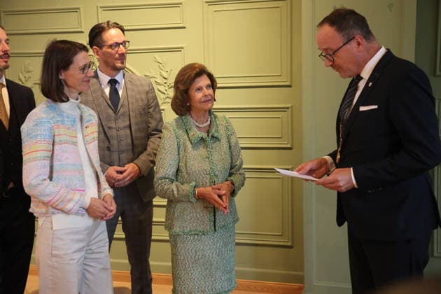 Königin Silvia von Schweden beucht Insel Mainau Konstanz Mainau, 08.10.2026 Ihre Majestät Königin Silvia von Schweden besucht die Insel Mainau be Konstanz. und schreibt sich uter anderen In das Goldene Buch der Stadt ein. Im Baden- Württemberg Germany Copyright: xMatthiasxGränzdörferx