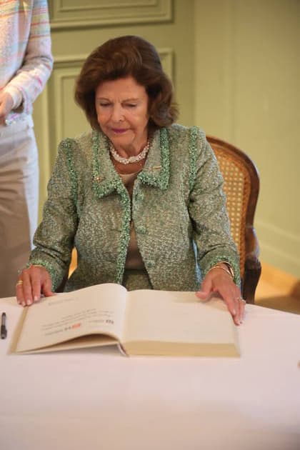 Königin Silvia von Schweden beucht Insel Mainau Konstanz Mainau, 08.10.2026 Ihre Majestät Königin Silvia von Schweden besucht die Insel Mainau be Konstanz. und schreibt sich uter anderen In das Goldene Buch der Stadt ein. Baden- Württemberg Germany Copyright: xMatthiasxGränzdörferx