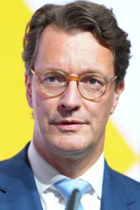 Tag der Markenwirtschaft 2026 NRW Ministerpraesident Hendrik Wuest im Portrait auf der Buehne bei seiner Laudatio beim Tag der Markenwirtschaft 2026, Berlin, 08.10.2026 Berlin Berlin Deutschland