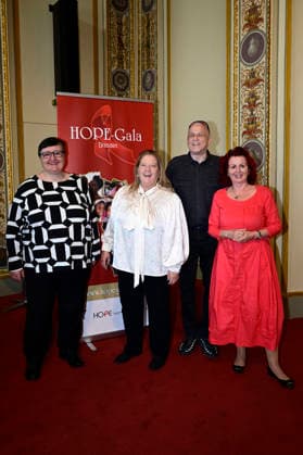 Lea Ackermann, Kathy Kelly, Stefan Hippler und Viola Klein beim Pressegespräch und Präsentation des 16. HOPE-Award zur 18. Hope Gala 2026 im Schauspielhaus Dresden. Dresden, 08.10.2026