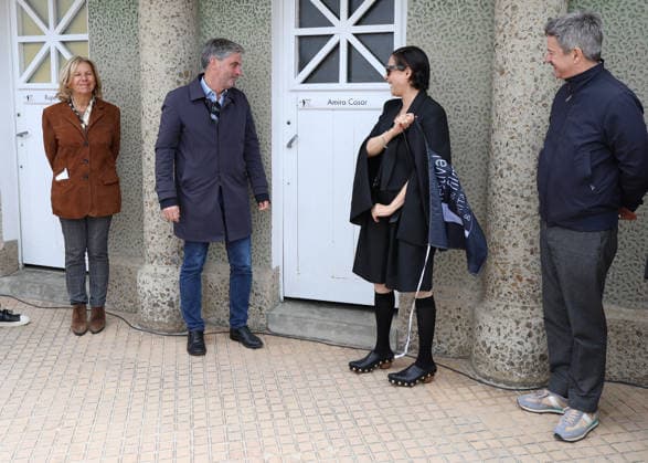 Amira Casar at the unveiling of her beach cabana during the 37th Dinard British and Irish Film Festival, France, on October 8, 2026. Denis Guignebourg, Bestimage. 37th Dinard British Irish Film Festival on October 8, 2026, in Dinard, France. Dinard, France  Copyright: xDenisxGuignebourgx xBestimagexDenisxGuignebourgx xBestimagex