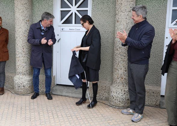 Amira Casar at the unveiling of her beach cabana during the 37th Dinard British and Irish Film Festival, France, on October 8, 2026. Denis Guignebourg, Bestimage. 37th Dinard British Irish Film Festival on October 8, 2026, in Dinard, France. Dinard, France  Copyright: xDenisxGuignebourgx xBestimagexDenisxGuignebourgx xBestimagex