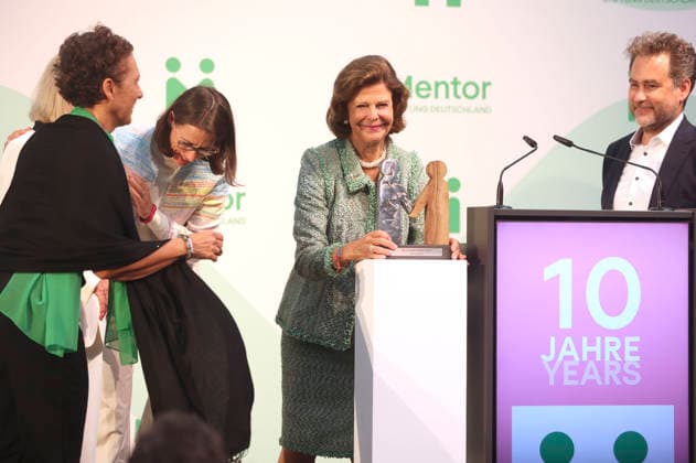 Sybille Perez, Monika Brandt, Bettina Gräfin Bernadotte, Königin Silvia von Schweden und Moritz Ritter bei der Verleihung vom Mentor-Zukunftspreis beim Jubiläum der Mentor-Stiftung auf der Insel Mainau. Mainau, 08.10.2026