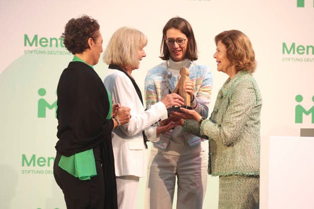 Sybille Perez, Monika Brandt, Bettina Gräfin Bernadotte und Königin Silvia von Schweden bei der Verleihung vom Mentor-Zukunftspreis beim Jubiläum der Mentor-Stiftung auf der Insel Mainau. Mainau, 08.10.2026