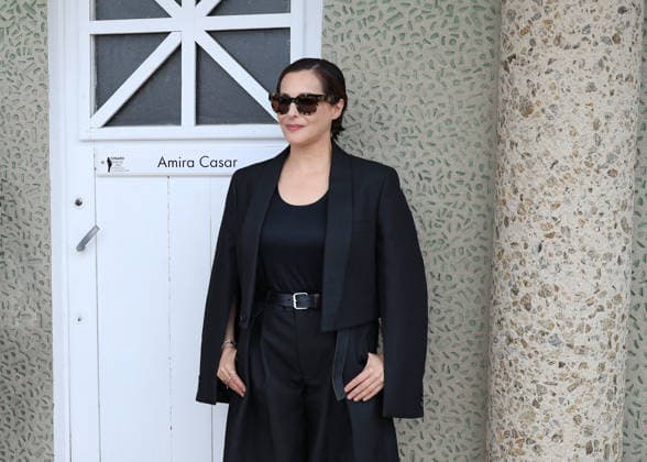 Amira Casar at the unveiling of her beach cabana during the 37th Dinard British and Irish Film Festival, France, on October 8, 2026. Denis Guignebourg, Bestimage. 37th Dinard British Irish Film Festival on October 8, 2026, in Dinard, France. Dinard, France  Copyright: xDenisxGuignebourgx xBestimagexDenisxGuignebourgx xBestimagex
