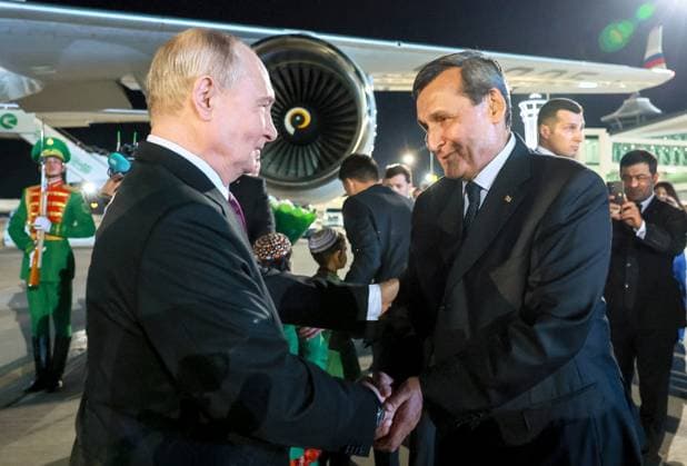 Turkmenistan Russia 9260591 08.10.2026 Russian President Vladimir Putin is welcomed by Turkmen Deputy Prime Minister and Foreign Minister Rashid Meredov upon arrival at Turkmenbashi International Airport in Turkmenbashi, Turkmenistan. Vladimir Smirnov Sputnik Turkmenbashi Turkmenistan  Copyright: xVladimirxSmirnovx