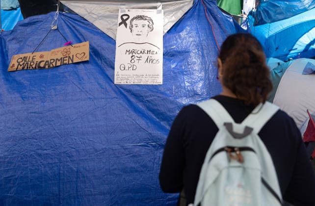 Protesters at Sol Square Stand by Their Demands for Housing A person at the housing protest camp in Puerta del Sol on October 8, 2026, in Madrid, Spain. The encampment at Sol has spilled over into the square, and the protesters are maintaining their demands against evictions and exorbitant rents. The Official State Gazette (BOE) published yesterday, October 7, the new version of the housing and rent decrees that the Council of Ministers approved the previous day OCTOBER 8, 2026, Madrid, Spain  Copyright: xEduardoxParrax 7829178