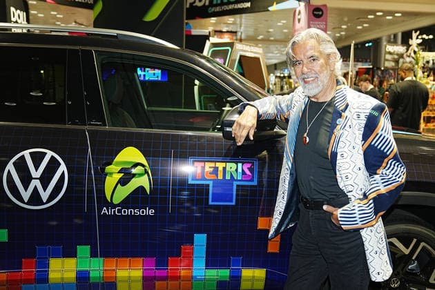 October 8, 2026, New York, New York, USA: Video game designer and Tetris co-founder HENK ROGERS at 2026 New York Comic Con at the Javits Center on October 8, 2026 in New York. HENK ROGERS is on had to welcome the next evolution of Tetris as it moves into the dashboard of a 2027 Volkswagen Atlas. Volkswagen is bringing Tetris to its vehicles through AirConsole, an in car gaming platform that turns the vehicle s infotainment screen into a gaming display, with smartphones serving as the controllers. The games are designed to be played while the vehicle is parked, creating a new kind of entertainment experience inside the car. New York USA  - ZUMAb148 20261008_zap_b148_008 Copyright: xBryanxSmithx