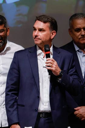BRASiLIA, DF - 08.10.2026: FLaVIO MEETS WITH POLITICIANS FROM THE PL - Presidential candidate Flavio Bolsonaro meets with PL deputies and governors elected this Thursday (October 8th) at the Brasil 21 building. x3026707x  JoaoxPedroxCarvalho
