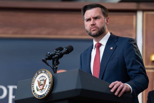 JD Vance During Immigration Program Announcement - Washington Vice President JD Vance gives remarks during an announcement in the South Court Auditorium of the Eisenhower Executive Office Building at the White House in Washington, DC, US, on Thursday, Oct. 8, 2026. The Trump administration said Thursday that it would suspend an immigration program for multiple tech firms, including Microsoft Corp., alleging widespread abuse of a worker visa system. Photo by Aaron Schwartz Pool ABACAPRESS.COM Washington District of Columbia  Copyright: xPool ABACAx