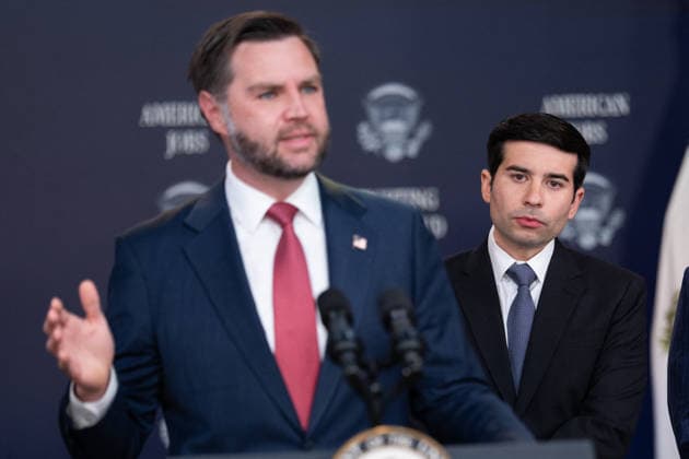 JD Vance During Immigration Program Announcement - Washington Secretary of Labor Keith Sonderling watches Vice President JD Vance give remarks during an announcement in the South Court Auditorium of the Eisenhower Executive Office Building at the White House in Washington, DC, US, on Thursday, Oct. 8, 2026. The Trump administration said Thursday that it would suspend an immigration program for multiple tech firms, including Microsoft Corp., alleging widespread abuse of a worker visa system. Photo by Aaron Schwartz Pool ABACAPRESS.COM Washington District of Columbia  Copyright: xPool ABACAx
