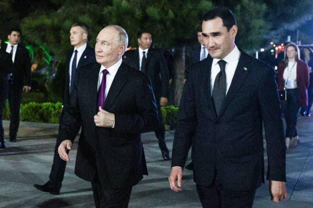 TURKMENISTAN, BALKAN PROVINCE - OCTOBER 8, 2026: Serdar Berdimuhamedow, President of Turkmenistan, welcomes his counterpart Vladimir Putin (R-L front) of Russia ahead of a meeting of the CIS (Commonwealth of Independent States) Council of Heads of State in Turkmenbasy Turkmenistan  - ZUMAt113 20261008_zaa_t113_544 Copyright: xGavriilxGrigorovx