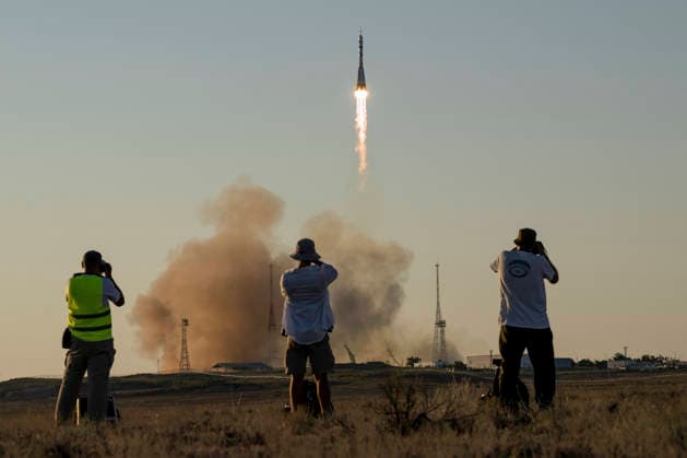 October 8, 2026, Baikonur, Kazakhstan: Baikonur, Kazakhstan. 14 July, 2026. Photographers capture a Soyuz rocket lifting off from the Baikonur Cosmodrome carrying the Expedition 75 crew to the International Space Station, July 14, 2026 in Baikonur, Kazakhstan. NASA astronaut Anil Menon and cosmonauts Pyotr Dubrov and Anna Kikina were aboard. Baikonur Kazakhstan - ZUMAp138 20261008_zaa_p138_073 Copyright: xBillxIngalls Nasax