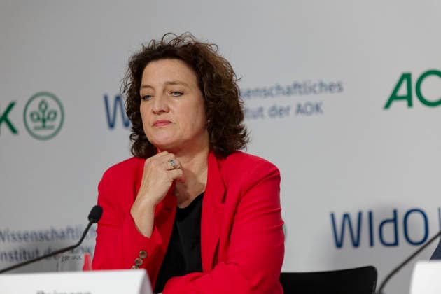 AOK-Fehlzeitenreport 2026 vorgestellt 2026-10-08 Deutschland, Berlin PressekonferenzFehlzeiten-Report 2026 des AOK-Bundesverbands und des Wissenschaftlichen instituts der AOK (WIsO). Im Bild Dr. Carola Reimann, Vorstandsvorsitzende AOK-Bundesverband.