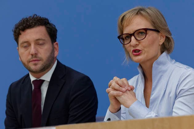 Grüne stellen Plan für Deutschland vor 2026-10-08 Deutschland, Berlin Bundespressekonferenz zur Vorstellung des Leitantrages Unser Plan für Deutschland der Grünen-Bundestagsfraktion. Im Bild Felix Banasz, Bundesvorstizender von Bündnis 90 Die Grünen, und Franziska Brantner, Bundesvorsitzende Bündnis 90 Die Grünen.