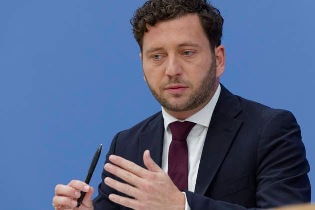 Grüne stellen Plan für Deutschland vor 2026-10-08 Deutschland, Berlin Bundespressekonferenz zur Vorstellung des Leitantrages Unser Plan für Deutschland der Grünen-Bundestagsfraktion. Im Bild Felix Banaszak, Bundesvorsitzender Bündnis 90 Die Grünen.