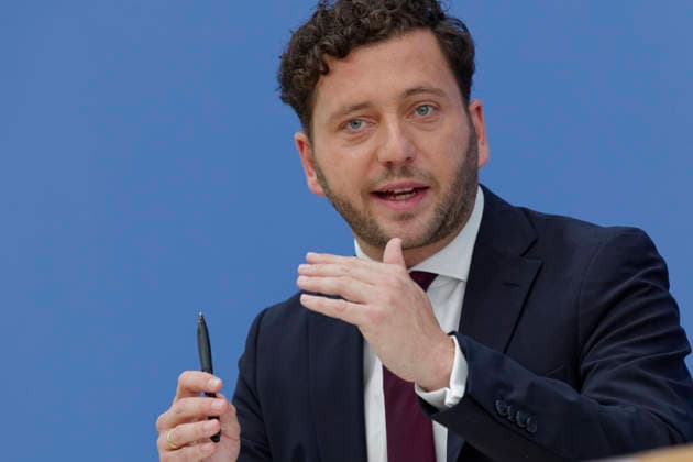 Grüne stellen Plan für Deutschland vor 2026-10-08 Deutschland, Berlin Bundespressekonferenz zur Vorstellung des Leitantrages Unser Plan für Deutschland der Grünen-Bundestagsfraktion. Im Bild Felix Banaszak, Bundesvorsitzender Bündnis 90 Die Grünen.