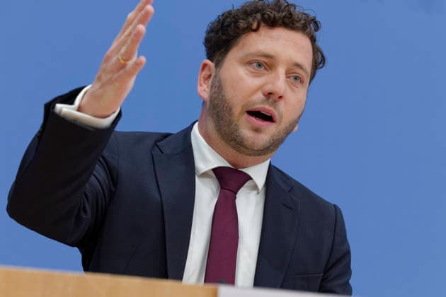 Grüne stellen Plan für Deutschland vor 2026-10-08 Deutschland, Berlin Bundespressekonferenz zur Vorstellung des Leitantrages Unser Plan für Deutschland der Grünen-Bundestagsfraktion. Im Bild Felix Banaszak, Bundesvorsitzender Bündnis 90 Die Grünen.