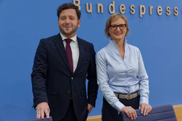 Grüne stellen Plan für Deutschland vor 2026-10-08 Deutschland, Berlin Bundespressekonferenz zur Vorstellung des Leitantrages Unser Plan für Deutschland der Grünen-Bundestagsfraktion. Im Bild Felix Banasz, Bundesvorstizender von Bündnis 90 Die Grünen, und Franziska Brantner, Bundesvorsitzende Bündnis 90 Die Grünen.
