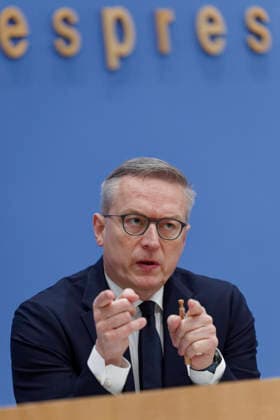 Normenkontrollrat zum Bürokratieabbau 2026-10-08 Deutschland, Berlin Bundespressekonferenz: Jahresbericht des Nationalen Normenkontrollrats (NKR) zum Bürokratieabbau. Im Bild Dr. Karsten Wildberger (CDU), Bundesminister für Digitalisierung und Staatsmodernisierung.