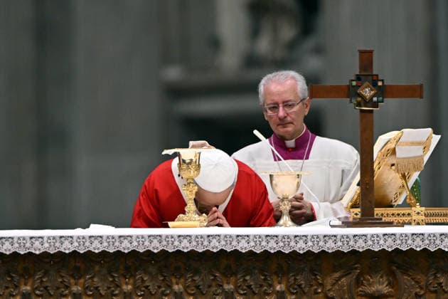 ROME - VATICAN - POPE - 2026 10 8 Italy, Rome, Vatican, 2026 10 8 Pope Leo XIV celebrates Holy Mass for the academic year at the Pontifical Universities in St Peter s Basilica in the Vatican . EDITORIAL USE ONLY - NO BOOKS Copyright: xx