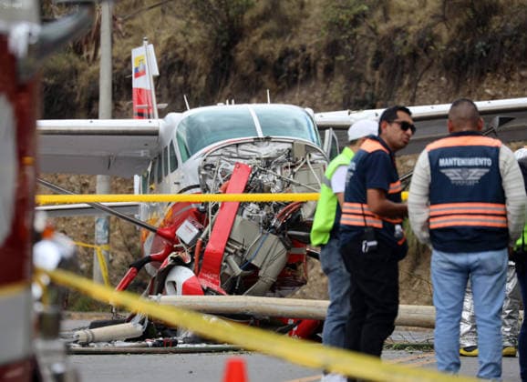 Cuenca,Ecuador, October 8, 2026 Shortly after noon, a light aircraft veered off the runway during airport operations. The plane ended up crashing outside the airport terminal and came to a stop on Hurtado de Mendoza Avenue, in the Milchichig ravine area. Preliminary reports identify the aircraft as a Cessna Grand Caravan EX belonging to Cuencana Airlines. Photo: Boris Romoleroux API 20261008 248480 6ac7e5d1daa5at 6:45 p.m. Copyright: xBORISxROMOLEROUXx