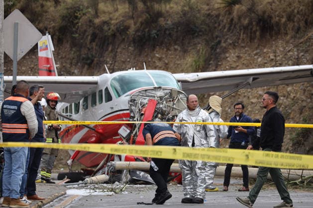 Cuenca,Ecuador, October 8, 2026 Shortly after noon, a light aircraft veered off the runway during airport operations. The plane ended up crashing outside the airport terminal and came to a stop on Hurtado de Mendoza Avenue, in the Milchichig ravine area. Preliminary reports identify the aircraft as a Cessna Grand Caravan EX belonging to Cuencana Airlines. Photo by Boris Romoleroux, API 20261008 248484 6ac7e7c6cba09 brr 1862 Copyright: xBORISxROMOLEROUXx