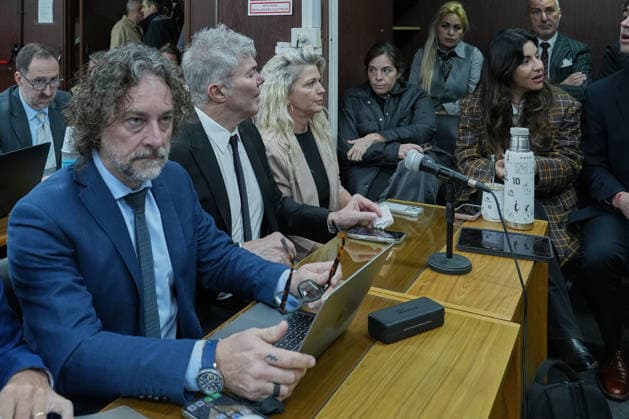 Closing arguments begin in the Maradona s death in Argentina SAN ISIDRO, ARGENTINA - OCTOBER 8: Dalma Maradona (L), and Gianinna Maradona (R), Diego Maradona’s daugthers, are seen at the courthouse as prosecutors and plaintiff attorneys present their closing arguments before Oral Criminal Court No. 7 in San Isidro, Argentina on October 8, 2026. The trial has entered its final stage, with the accusing parties seeking severe penalties against seven medical professionals charged with homicide with eventual intent over allegations of negligent and indifferent medical care that contributed to Maradona’s death. Luciano Gonzalez Anadolu San Isidro Argentina. Editorial use only. Please get in touch for any other usage.  Copyright: x2026xAnadoluxLucianoxGonzalezx