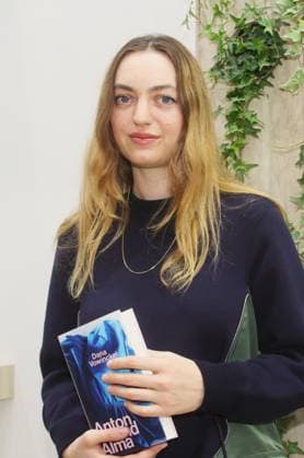 Bookfair - Frankfurt am Main, Deutschland. Die 78. Frankfurter Buchmesse 2026, zweiter Messetag. Die FBM gilt als der weltweit wichtigste Handelsplatz für gedruckte und digitale Inhalte sowie als eines der bedeutendsten kulturellen Ereignisse des Jahres für Bücher. Foto: Dana Vowinckel, Buchtitel - Anton und Alma