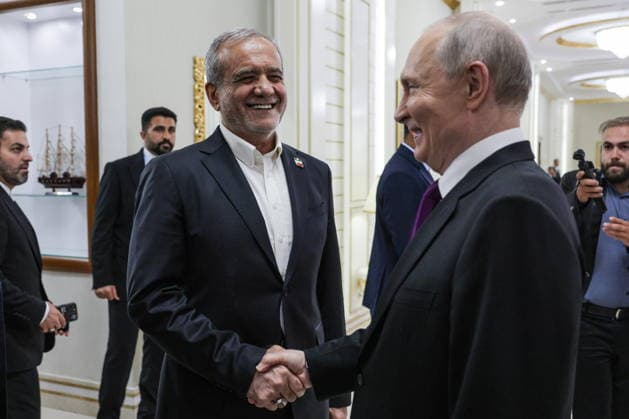 TURKMENISTAN, BALKAN PROVINCE - OCTOBER 8, 2026: Russia s President Vladimir Putin (R front) and his counterpart Masoud Pezeshkian of Iran shake hands before their bilateral meeting held as part of the CIS (Commonwealth of Independent States) Council of Heads of State in Turkmenbasy Turkmenistan  - ZUMAt113 20261008_zaa_t113_781 Copyright: xVladimirxSmirnovx