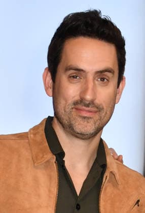 NEW YORK, NY- OCTOBER 8: Ed Weeks at the Empire State Building to Celebrate the Premiere of CBS New Series, Eternally Yours on October 8, 2026 in New York City. Copyright: xmpi099 MediaPunchx