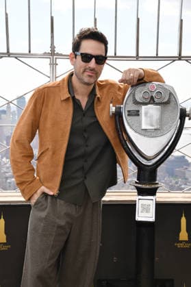 NEW YORK, NY- OCTOBER 8: Ed Weeks at the Empire State Building to Celebrate the Premiere of CBS New Series, Eternally Yours on October 8, 2026 in New York City. Copyright: xmpi099 MediaPunchx