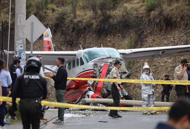Cuenca,Ecuador, October 8, 2026 Shortly after noon, a light aircraft veered off the runway during airport operations. The plane ended up crashing outside the airport terminal and came to a stop on Hurtado de Mendoza Avenue, in the Milchichig ravine area. Preliminary reports identify the aircraft as a Cessna Grand Caravan EX belonging to Cuencana Airlines. Photo by Boris Romoleroux, API 20261008 248489 6ac802921b006 brr 1867 Copyright: xBORISxROMOLEROUXx
