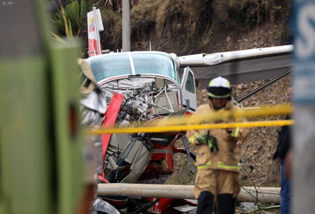 Cuenca,Ecuador, October 8, 2026 Shortly after noon, a light aircraft veered off the runway during airport operations. The plane ended up crashing outside the airport terminal and came to a stop on Hurtado de Mendoza Avenue, in the Milchichig ravine area. Preliminary reports identify the aircraft as a Cessna Grand Caravan EX belonging to Cuencana Airlines. Photo: Boris Romoleroux API 20261008 248490 6ac803164a698 brr 1852 Copyright: xBORISxROMOLEROUXx