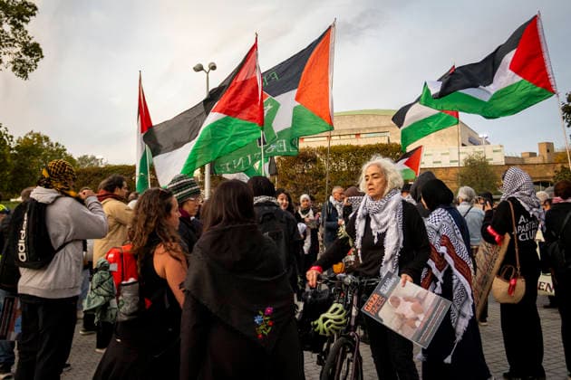 Pro-Palestine Silent Funeral Procession Central London, October 8, 2026 A pro-Palestine silent funeral procession took place in Central London, with demonstrators walking in silence to remember Palestinians killed in the conflict in Gaza. Participants carried Palestinian flags and placards, while some held a coffin and others carried effigies wrapped in burial shrouds, symbolising those killed in the conflict., Credit:Zak Irfan Avalon  Copyright: xZakxIrfanx xAvalonx 1141557249