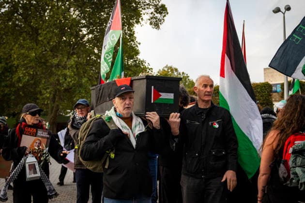 Pro-Palestine Silent Funeral Procession Central London, October 8, 2026 A pro-Palestine silent funeral procession took place in Central London, with demonstrators walking in silence to remember Palestinians killed in the conflict in Gaza. Participants carried Palestinian flags and placards, while some held a coffin and others carried effigies wrapped in burial shrouds, symbolising those killed in the conflict., Credit:Zak Irfan Avalon  Copyright: xZakxIrfanx xAvalonx 1141557280