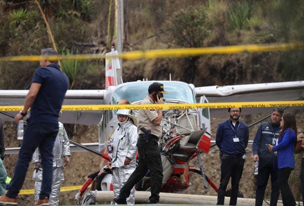 Cuenca,Ecuador, October 8, 2026 Shortly after noon, a light aircraft veered off the runway during airport operations. The plane ended up crashing outside the airport terminal and came to a stop on Hurtado de Mendoza Avenue, in the Milchichig ravine area. Preliminary reports identify the aircraft as a Cessna Grand Caravan EX belonging to Cuencana Airlines. Photo: Boris Romoleroux API 20261008 248492 6ac80ee9ab13d brr 1868 Copyright: xBORISxROMOLEROUXx