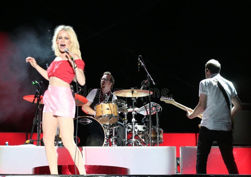 Duffy and Her Band, British singer Duffy, winner of 2009 BRIT Awards and Grammy in 2008 in concert on H2O Beach, Mamaia, Romania, 26 Jun 2009.