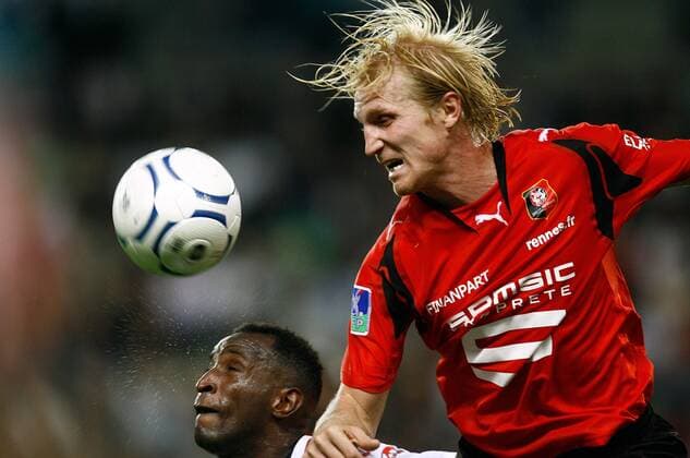 Petter Hansson (Rennes, re.) gegen Souleymane Youla (Lille) - (pan21980) Fußball Herren Ligue 1 2007 2008, 1. Französische Liga, Stade Rennais - OSC Lille 2:2 Gruppe Rennes Kampf, Höhe, Dynamik, Überlegenheit, Fußball Herren Ligue 1 2007 2008, 1. Französische Liga, Stade Rennais - OSC Lille 2:2 Gruppe Rennes Kampf, Höhe, Dynamik, Überlegenheit,