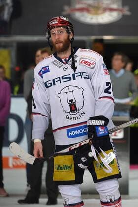 Eishockey, Herren, DEL, Saison 2017 18, Finale um die Deutsche Meisterschaft, 7. Finalspiel, Red Bull München - Eisbären Berlin, Enttäuschung nach der Niederlage bei Andre Rankel (Nr. 24, Eisbären Berlin), 26.04.18, Copyright: xMichaelxHundtx xMatthiasxKochx