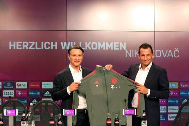 Sport Themen der Woche KW27 Sport - Bilder des Tages Trainer Niko Kovac ( FC Bayern Muenchen ) bekommt die Trainer Jacke von Sportdirektor Hasan Salihamidzic ( FC Bayern Muenchen ), Auftakt-Pressekonferenz, FC Bayern Muenchen, 1.Bundesliga, Fussball, 02.07.2018, Auftakt-Pressekonferenz, FC Bayern Muenchen, 1.Bundesliga, Fussball, 02.07.2018 Muenchen Copyright: xLanger Eibner-Pressefotox EP_HLR