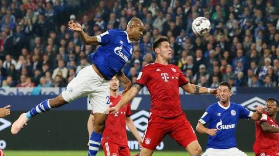 Schalke - Bayern München Fussball Bundesliga Gelsenkirchen, 22.09.2018, Veltins Arena, Fussball, 1.Bundesliga, 4.Spieltag , FC Schalke 04 vs. FC Bayern München , Im Bild von links; Naldo (29, Schalke) und Niklas Süle Suele (4,Bayern). ,
