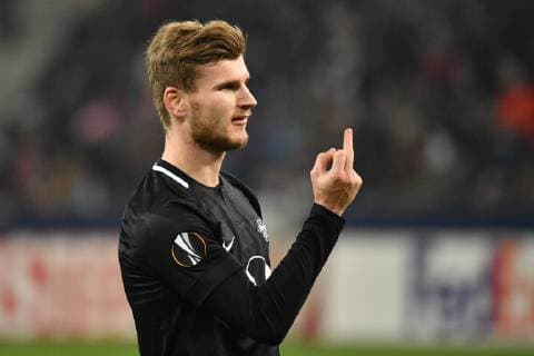Sport Themen der Woche KW48 Sport Bilder des Tages Timo WERNER (L), zeigt den Mittelfinger (Stinkefinger), Gestik, Aktion,Einzelbild,angeschnittenes Einzelmotiv,Halbfigur,halbe Figur. Fussball Europa League, Gruppenphase, Gruppe B, 5. Spieltag, FC Salzburg (SL)-RB Leipzig (L) 1-0, am 29.11.2018 Stadion Salzburg.