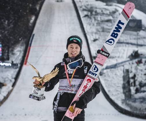 Sport Themen der Woche KW01 Sport Bilder des Tages AUT, FIS Weltcup Skisprung, Vierschanzentournee, Bischofshofen 06.01.2019, Paul Außerleitner Schanze, Bischofshofen, AUT, FIS Weltcup Skisprung, Vierschanzentournee, Bischofshofen, Siegerehrung, im Bild Gesamtsieger Ryoyu Kobayashi (JPN) Overall Winner Ryoyu Kobayashi of Japan during the winner Ceremony for the Four Hills Tournament of FIS Ski jumping Skispringen Ski nordisch World Cup at the Paul Außerleitner Schanze in Bischofshofen, Austria on 2019 01 06. Bischofshofen Salzburg Österreich