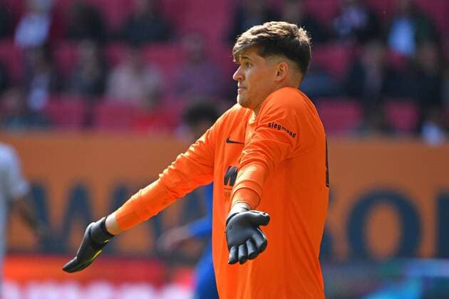 Sport Themen der Woche KW14 Sport Bilder des Tages Gregor KOBEL (Torwart Augsburg), Enttaeuschung, Frust,enttaeuscht,frustriert, niedergeschlagen,, Aktion,Einzelbild,angeschnittenes Einzelmotiv,Halbfigur,halbe Figur. Fussball 1. Bundesliga, 28 Spieltag, Spieltag28, FC Augsburg (A)-TSG 1899 Hoffenheim, am 07.04.2019 in Augsburg Deutschland,WWK A R E N A.