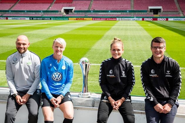 Sport Themen der Woche KW18 Sport Bilder des Tages DFB Pokalfinale Frauen Pressekonferenz, VfL Wolfsburg - SC Freiburg, 30.04.2019 Stephan Lerch (Trainer VfL Wolfsburg), Nilla Fischer ( 4, VfL Wolfsburg), Clara Schoene ( 27, SC Freiburg), Jens Scheuer (Trainer SC Freiburg), DFB Pokalfinale Frauen Pressekonferenz, VfL Wolfsburg - SC Freiburg, Koeln, Rheinenergiestadion DFL REGULATIONS PROHIBIT ANY USE OF PHOTOGRAPHS AS IMAGE SEQUENCES AND OR QUASI-VIDEO.