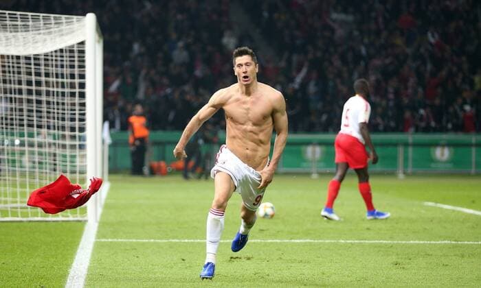 Sport Themen der Woche KW21 Sport Bilder des Tages RB Leipzig - Bayern Muenchen Fussball DFB Pokal Finale Berlin, 25.05.2019, Olympiastadion, Fussball, DFB-Pokal, Finale. , RB Leipzig vs. FC Bayern München , Tor für Bayern. Im Bild: Robert Lewandowski (9,Bayern) bejubelt seinen Treffer zum 0:3. , DFB regulations prohibit any use of photographs as image sequences and or quasi-video. ,