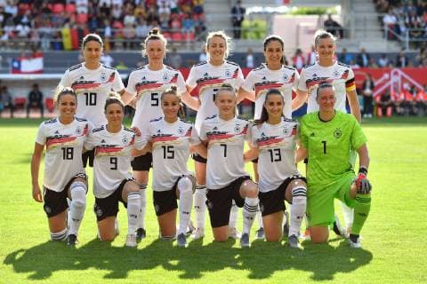 Vorschau FIFA Women s World Cup France 2019. Teamfoto,Team,Mannschaft,Mannschaftsfoto- hi.v.li:Dzsenifer MAROZSAN (GER), Marina HEGERING (GER),Carolin SIMON (GER), Sara DOORSOUN (GER),Alexandra POPP (GER). Vorne v.li:Melanie LEUPOLZ (GER),Svenja HUTH (GER),Giulia GWINN (GER),Lea SCHUELLER (GER),Sara DAEBRITZ (GER), Almuth SCHULT,Torfrau (GER). Fussball, Frauen Laenderspiel: Deutschland - Chile 2-0, am 30.05.2019 Continental Arena Regensburg. Â